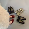 Sapatos femininos de salto único estilo francês 2026 outono bico quadrado com saias sapatilhas sapatos de noite delicados