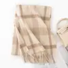 Bufanda de Lana Personalizada con un Toque de Lujo, Versátil para Hombres y Mujeres, Engrosada para Otoño e Invierno, Nueva Bufanda Cálida para el Cuello con Parches de Cuadros