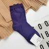 Calcetines Hechos en Corea Etna Color Sólido Color Caramelo Canalé Oscuro Otoño e Invierno Estilo Universitario Media Pantorrilla Algodón para Mujer con Rayas Verticales Que Absorben el Sudor