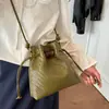 Bolsa Saco de Alto Valor Transfronteiriça Feminina Estilo Novo Design de Nicho Textura Trançada Bolsa para o Dia a Dia Grande Capacidade Ombro Único Transversal