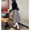22733 Da Ai Mei Yi Yuan 2025 Otoño Nueva Moda Top Negro de Moda con Falda Estampada para Mujeres Elegantes
