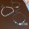 Pulsera Ajustable con Colgante de Flor de Perlas de Zirconia de Diseño Único, Joyería Elegante y Versátil