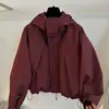 Jaqueta de Corte Solto com Cordão Vermelho, Novo Estilo Primavera e Outono, Jaqueta Acolchoada com Capuz e Zíper Tendência para Mulheres