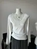 Camiseta Base de Encaje con Cuello en V de Moda Otoño Invierno Ajustada Elegante Interior Manga Larga Mujer Dulce Picante Puro Deseo Top Blanco