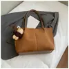 Bolso Tote de Gamuza Nuevo para Otoño de Gran Capacidad para Viajes Diarios 2025 Moda Femenina Casual Simple Bolso de Hombro Ins