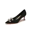 9169E-239 Scarpins de Salto Alto com Laço de Strass e Glitter para Mulheres Bico Fino Salto Agulha Sapatos de Festa com Lantejoulas Noiva
