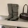 Botas de caña alta Chuyuji estilo europeo y americano con punta y tacón de bloque para mujer, con hebilla de cinturón, botas de montar, botas largas plisadas, nuevo modelo 2026