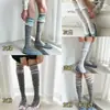 Meias cano alto cinza com acabamento em renda, meias listradas e de bolinhas versáteis para mulheres, meias longas de outono, meias de cano médio femininas
