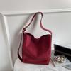 Bolso Retro Casual de Gran Capacidad Bolso Cruzado para Mujer Otoño e Invierno Versátil Simple para Viajes Diarios Bolso de Hombro Tipo Cubo Comercio Exterior Transfronterizo