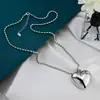 Fabricantes de origen de Yiwu aman collar moda Joker cadena para la clavícula colgante en forma de corazón femenino libro rojo tiembla cadena para la clavícula