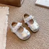 Estilo Novo Primavera e Outono Sapatos de Princesa para Meninas Sapatilhas Mary Jane de Pérola para Bebês Sapatos Individuais de Solado Macio Sapatos Pequenos de Couro para Crianças Sapatos para Caminhar para Crianças Pequenas