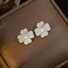 [Acero de Titanio] Popular Collar de Diamantes para Mujer, Pendientes Colgantes de Concha Blanca de Trébol de Cuatro Hojas, Pendientes Nuevos de Alta Gama, Cadena para Clavícula