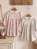 Vestido para meninas estilo coreano com estampa de borboletas e franzido, coleção outono 2026, vestido princesa de manga longa com gola boneca