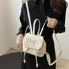 Mochila para Niña 2024 Nuevo Diseño de Moda Sentido de Nicho Mini Pequeña Ligera Estampada Linda Mochila de Compras