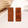 Etiquetas de Color Hecho con Amor Letras Repujadas Gamuza Microfibra Cuero Etiquetas Sombrero Bolsa Ropa Marca Registrada