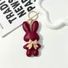 Nuevo lindo personaje de dibujos animados exquisita niña conejita charm para bolso colgante llavero cadena colgante versátil en stock para venta al por mayor