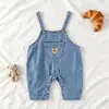 Macacão para Bebês Meninos e Meninas Estilo Primavera e Outono, Macacão Jeans Ultra-Macio Estiloso, Conjunto de Duas Peças com Blusa de Manga Longa Tendência