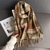 Bufanda Cálida Retro Suave Artística de Otoño e Invierno Chal para Mujer Ropa de Trabajo Versátil Bufanda de Imitación Cachemir con Borlas de Arena Fina