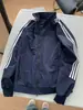 Jaqueta azul marinho com três listras, unissex, coleção de outono, estilo cleanfit, curta, gola alta, corta-vento estilo americano