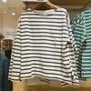 Estilo Japonês~Camiseta Listrada Manga Longa Francesa Gola Canoa Solta Design com Fenda Moda Casual Nova Roupa Feminina Sy460297