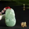 Pingente de imitação de jade do zodíaco Dongling Jade Colar do zodíaco Transferindo corda vermelha Jade verde Este presente de jade do ano