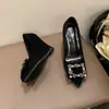 Saltos altos para mulheres que não cansam os pés, para usar ao ar livre, sapatos femininos de salto único, Nova Moda Outono/Inverno 2026 Bico Fino com Strass Solado Macio