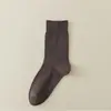 Calcetines Zhuji calcetines anti-pilling calcetines de color liso calcetines de algodón calcetines de tubo medio para hombre absorbentes del sudor transpirables medias para hombre calcetines de negocios simples