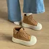 Nuevas zapatillas de plataforma, versátiles y elegantes, con suela gruesa para mayor altura, perfectas para principios de otoño, zapatos de caña alta para mujer con cordones, estilo casual de moda 2026
