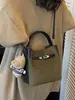 Bolso de mano retro transfronterizo para mujer, nuevo modelo otoño e invierno 2026, bolsa de hombro y cruzada versátil casual de gran capacidad