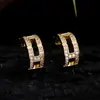 Novos Brincos de Metal Pesado Meio Curvos Totalmente Cravejados Estilo Minimalista de Hong Kong da Weidini, Acessórios de Orelha Modernos, de Alta Qualidade, Versáteis e Elegantes
