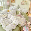 Juego de cuatro piezas de algodón acolchado fresco y sencillo estilo Ins, ultra suave para dormir sin nada, estampado floral estilo pastoral, juego de tres piezas para dormitorio, funda de edredón de gasa de doble capa