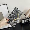 Moda Europea y Americana Estampado de Leopardo Bolso de Mano Nuevo para Mujer 2026, Bolso tipo sobre Simple y Versátil, Bolso de Mano Elegante