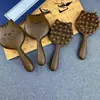 Peine de Uñas para Gato de Sándalo Dragón y Fénix de Alto Valor para Masaje de Meridianos del Cuero Cabelludo y la Cabeza en Casa Peine de Uñas para Mujeres