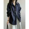 Camisa retro de estilo japonés a rayas azul marino de manga larga para mujer, primavera y otoño, con un diseño elegante, holgada y casual, camisa versátil para ir al trabajo