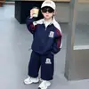 Conjunto de outfit de otoño para niños 2026 nuevo estilo coreano chaqueta casual genial para niños pequeños, conjunto de dos piezas moderno para primavera y otoño