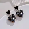 Exquisito Clip de Oreja de Amor con Pedrería de Lujo Ligero Pendientes de Corazón con Goteo de Aceite Negro Pendientes de Nicho de Gama Alta para Mujer