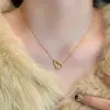 Colar de Design Minimalista Luxuoso Francês com Pingente Vazado de Diamante em Forma de Cabacinha Corrente Elegante Simples Exquisita para Clavícula Feminina