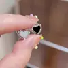 Pendientes de Corazón Doble Cara Blanco y Negro de Lujo Ligero y Gama Alta para Mujer, Diseño de Nicho, Elegantes de Moda, Pendientes Versátiles Simples y Pendientes