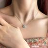 Collar de moissanita de plata s925 con diseño de nicho cuadrado, cadena de clavícula para mujer, colgante de cuatro garras, luz de lujo, fuente simple de fábrica