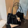 Bolso tote retro de ante para mujer, nueva moda 2026, bolso de nicho para el antebrazo para ir al trabajo, bolso de hombro versátil de gran capacidad