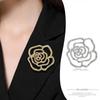 Broche de camelia hueca de estilo fragante, diseño de alta gama para mujer, estilo nicho, accesorio para chaqueta de traje que combina con todo.