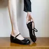 Sandálias de Verão 2026 Novo Estilo Sandálias de Exterior Sapatos Mary Jane Casuais Confortáveis Aumentadores de Altura Fivela Quadrada Mules Fechados para Mulheres