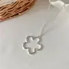 Colar com Pingente de Flor Minimalista Prata Vazada Cinco Pétalas Estilo Coreano, Corrente Fina Fashion, Acessório Versátil Jovem