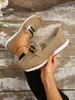 Zapatillas casuales de suela gruesa de comercio exterior en stock, zapatillas casuales de mujer de comercio exterior con cadena metálica 2026 nuevos de verano talla grande