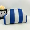 Bolsa de punto para dropshipping transfronterizo, Bolso de mano a rayas para mujer, Versátil y elegante, Bolsa portátil para maquillaje con estampado de nubes