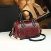 Bolso tipo almohada de piel genuina con estampado de serpiente, Elegante modelo nuevo 2026, Bolso de hombro cruzado moderno y exquisito, Bolso de alta gama para mujeres de mediana edad