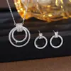 Conjunto de Colar e Brincos de Zircônia Light Luxury para Mulheres Estilo Europeu e Americano Pingente de Anel Duplo Full Diamond Corrente para Clavícula Moda Versátil Acessórios para Noiva