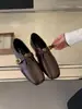 2026 Novos Mocassins Femininos Estilo Vintage, Sapatos de Couro Pretos Slip-On, Sapatilhas Mary Jane, Castanho Claro Bico Redondo