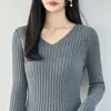 Camiseta básica de punto de manga larga de algodón puro para mujer, suéter de cuello en V, corte ajustado, adecuada para usar como prenda exterior o para capas, nuevo top de punto
