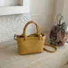 Bolso de mujer de alta gama 2026 nuevo otoño super popular bolso de mano pequeño para el trabajo y uso diario, bolso cubo bandolera y de hombro para commuters